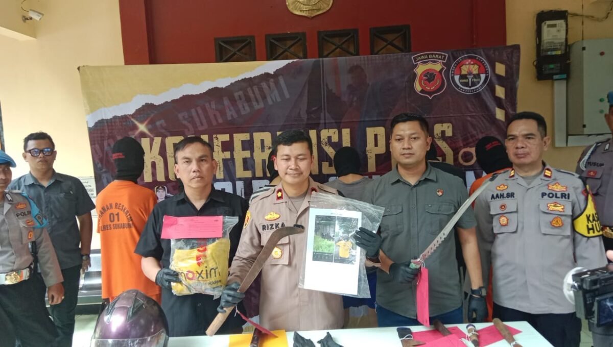 Kapolres Sukabumi saat menunjukkan barang bukti sabu. (Humas Polres Sukabumi) 