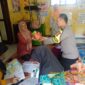 Kapolsek Cidahu Berikan Bantuan Tambahan Makan Untuk Anak-Anak Cegah Stunting