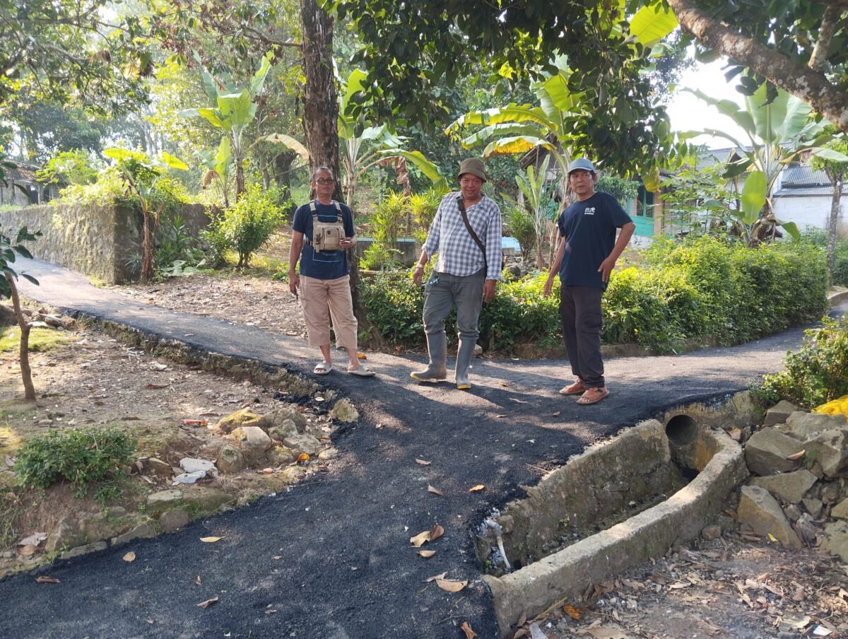 Pengaspalan Japak Dusun III Desa Cimanggu Kecamatan Palabuhanratu, ( GELIATMEDIA.COM/red)