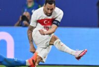 Dramatis! Turki raih tiket ke babak 16 besar Euro 2024 setelah mengalahkan Republik Ceko 2-1. Hakan Calhanoglu dan Cenk Tosun jadi pahlawan kemenangan. | Instagram/@euro2024