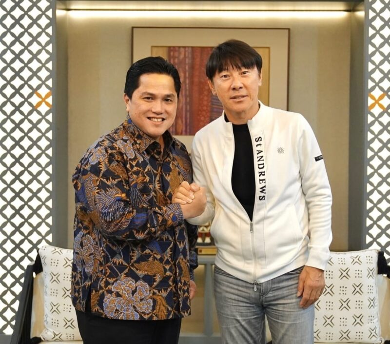 Shin Tae-yong resmi memperpanjang kontraknya bersama Timnas Indonesia hingga 2027! Siap untuk melihat lebih banyak prestasi dari skuad Garuda di bawah asuhannya? | Instagram/@erickthohir