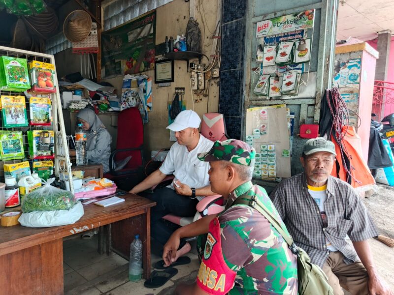 Babinsa Kelurahan Palabuhanratu Cek Kesediaan Pupuk Bersubsidi