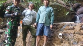 Wujud Kepedulian Terhadap Warga, Babinsa Sirnarasa Monitoring Pembangunan IRPOM Poktani