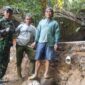 Wujud Kepedulian Terhadap Warga, Babinsa Sirnarasa Monitoring Pembangunan IRPOM Poktani