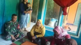 Babinsa Sangrawayang Laksanakan Pendampingan Pemeriksaan Lansia