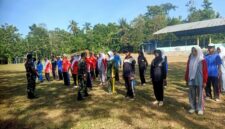 Menjelang HUT RI, anggota Koramil 2201/Cisolok Laksanakan Giat Pelatihan Paskibra Kecamatan Cikakak