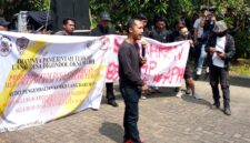 LPI Gelar Aksi Unras Didepan Kantor Inspektorat Kabupaten Sukabumi Tuntut LHP 85 Desa Diserahkan Ke APH