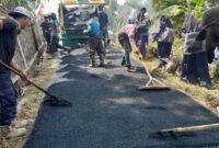 Pengaspalan Jalan Lingkungan, Tingkatkan Perekonomian Masyarakat.