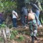 Batuud Koramil 2201/Cisolok Dampingi Dinas Pertanian Cek Saluran Irigasi untuk Optimalisasi Lahan Sawah