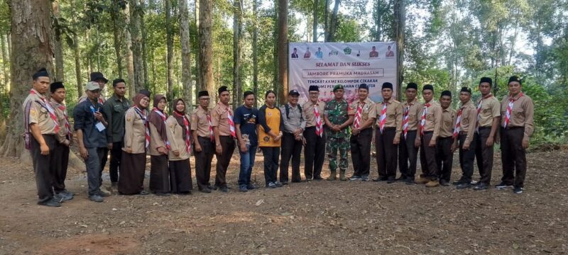 Babinsa Koramil 2201/Cisolok Hadiri Jambore HUT Pramuka MI Se Kecamatan Cisolok Dan Cikakak