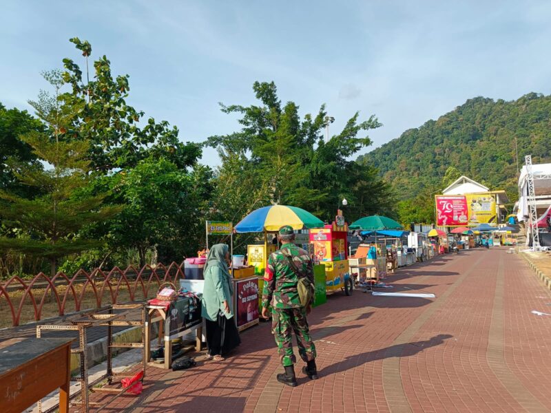 Babinsa Palabuhanratu Laksanakan Pengawasan Giat Rangkaian Hari Jadi Kab. Sukabumi Ke-154