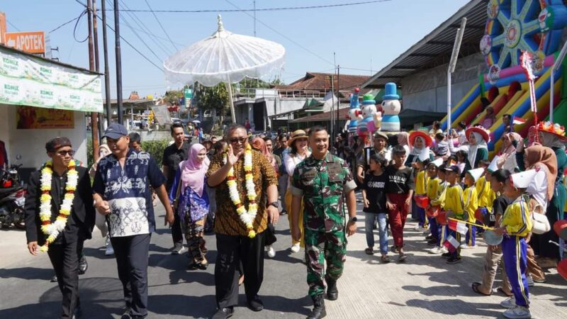 Kirab Budaya Hari Jadi Desa Sasagaran, Bupati Marwan Apresiasi Kekompakan Masyarakat