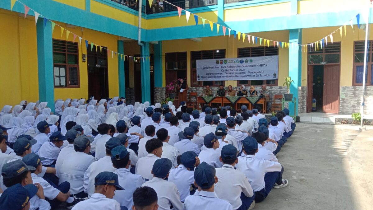 Untuk Ciptakan Cinta Tanah Air Dan Bela Negara, Babinsa Koramil 2201/Cisolok Berikan Wasbang Di SMP Risma