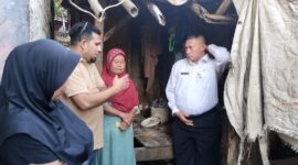Anggota DPRD Fraksi PKB Salurkan Gaji Pertama untuk Bantu Perbaiki Rumah Tidak Layak Huni di Simpenan