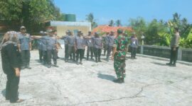 Jelang Pilkada Serentak, Babinsa Koramil 2201/Cisolok Latih Linmas di Wilayah Binaan