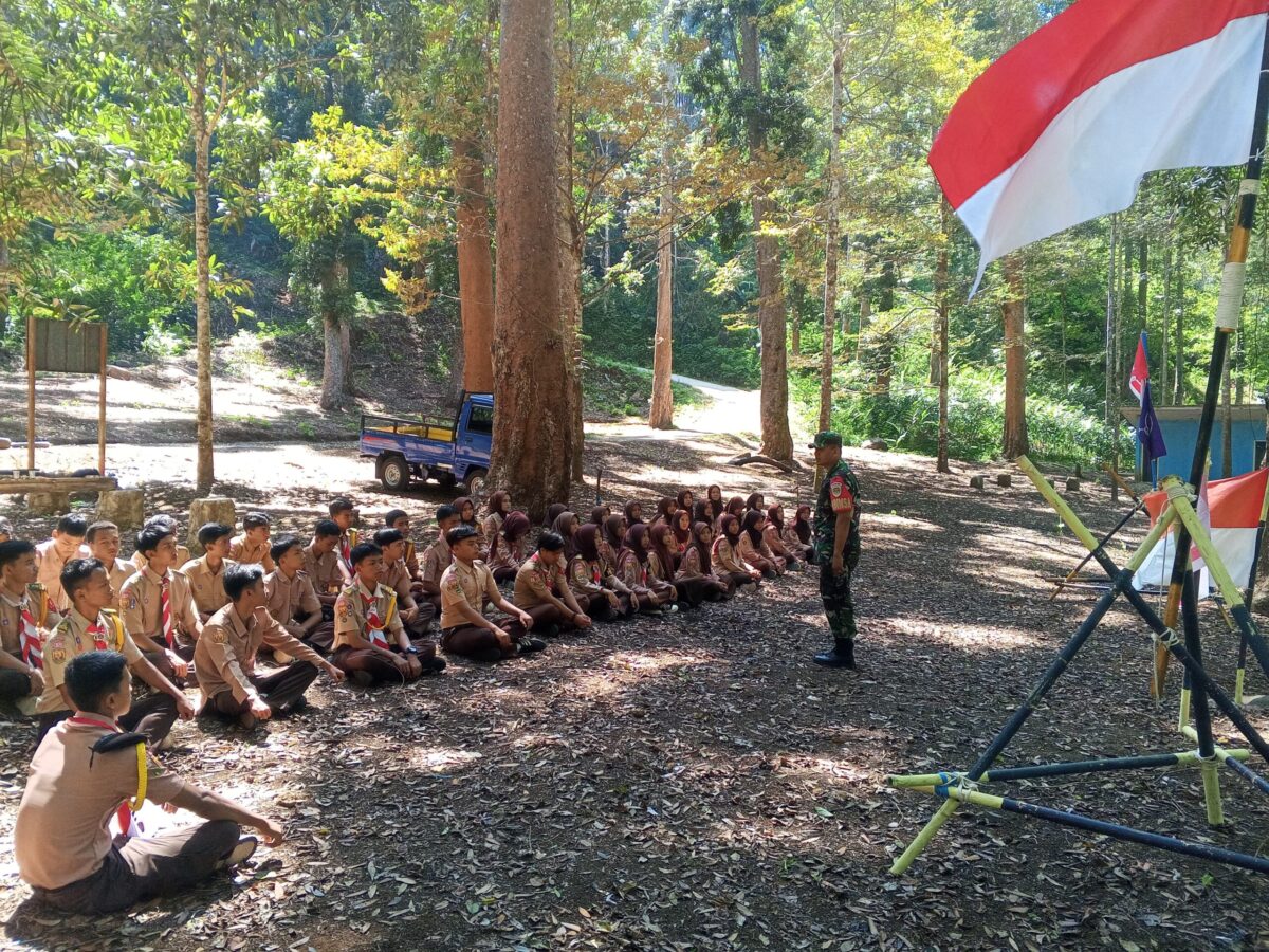 Babinsa Koramil 2201/Cisolok Laksanakan Giat Pembinaan Pramuka SMK Sinergi Bangsa