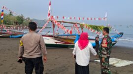 Babinsa 2202/Palabuhanratu Bersama Bhabinkamtibmas Pantau Tempat Wisata Pantai Cipendeuy