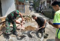 Bersama Warga, Babinsa Gunung Tanjung Koramil 2201/Cisolok Laksanakan Karya Bakti