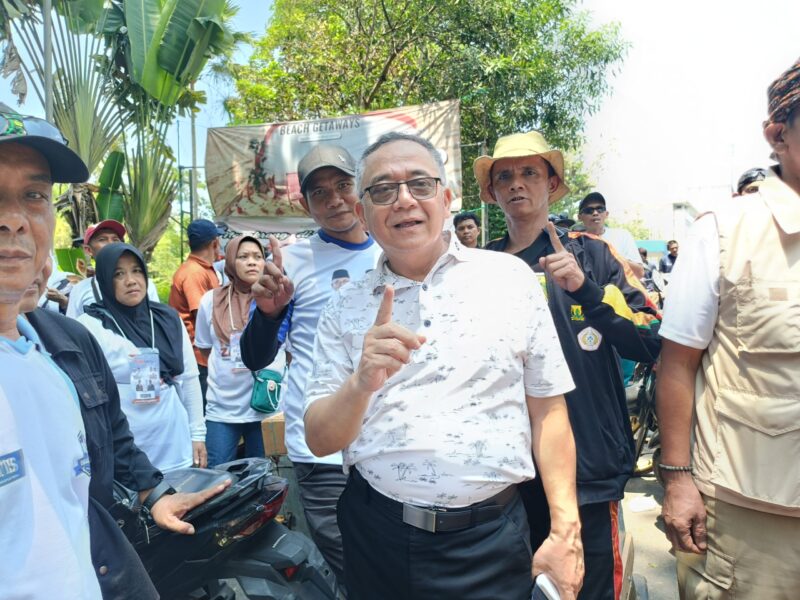 Ribuan Warga Sukabumi Padati Lapangan Kadaka dalam Acara Jalan Santai Paslon No. 1 Iyos Somantri