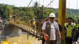 Bupati Sukabumi Tinjau Proyek Jembatan Cilalay, Diharapkan Dongkrak Ekonomi Warga