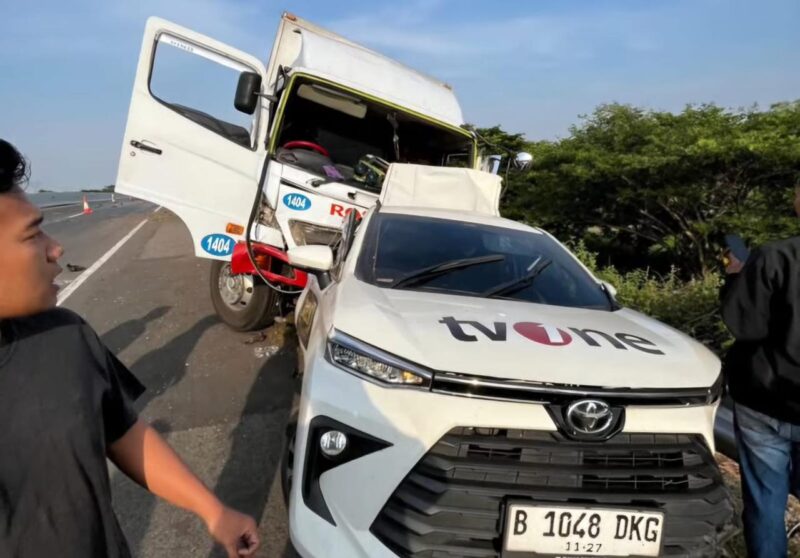 Kecelakaan Maut di Tol Pemalang Mobil TV One Tabrak Truk, Tiga Kru Tewas