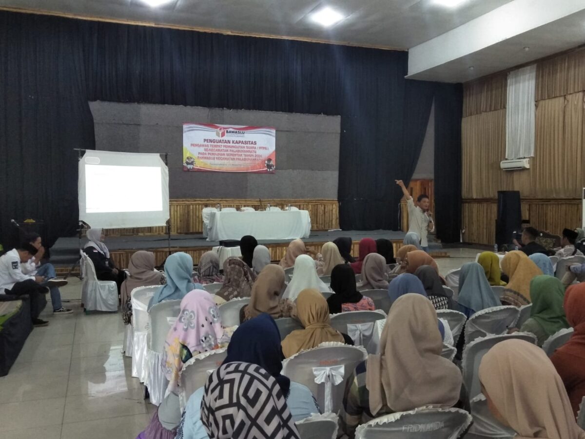 Panwascam Palabuanratu laksanakan kegiatan Penguatan Kapasitas untuk 189 PTPS serta PKD SE Palabuanratu.