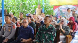 Polri mengambil langkah strategis dalam mendukung ketahanan pangan nasional dengan mengoordinasikan program penanaman jagung serentak di seluruh Indonesia. Kabupaten Sukabumi turut berpartisipasi dalam program ini dengan lahan seluas 70 hektare di Kecamatan Caringin.