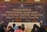 KPU Kabupaten Sukabumi menggelar evaluasi kinerja badan adhoc Pemilukada Serentak 2024 di Pangrango Resort. Kegiatan yang berlangsung selama dua hari ini bertujuan untuk menilai efektivitas pelaksanaan tahapan pemilu serta tingkat partisipasi masyarakat.