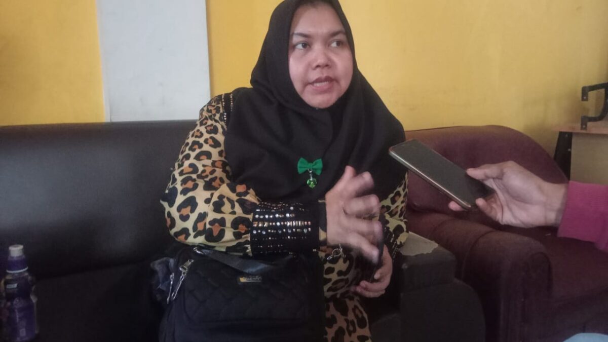 Para pelaku usaha tambang dan pengolahan batu hijau di Kecamatan Cikembar mengikuti pertemuan dengan pemerintah setempat untuk membahas perizinan dan pengelolaan lingkungan.