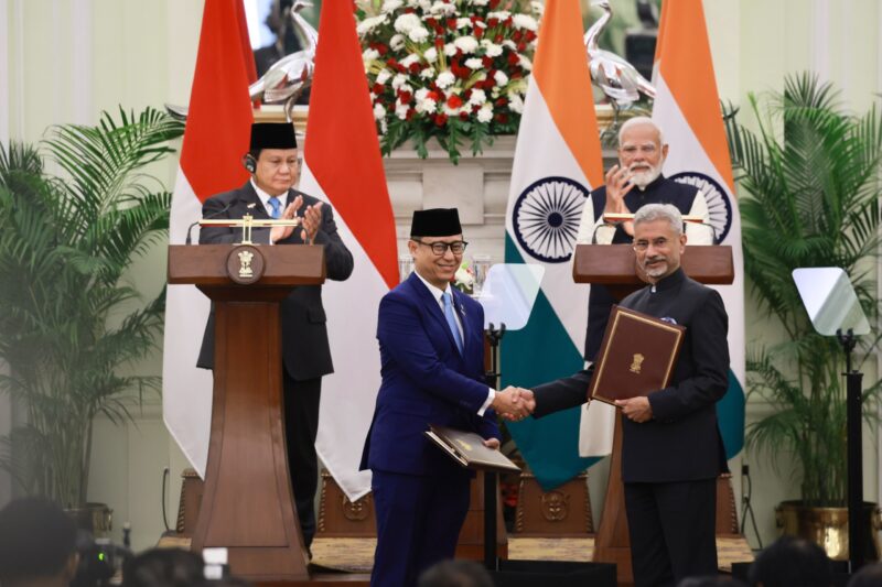 Presiden RI Prabowo Subianto dan Perdana Menteri India Narendra Modi menyaksikan pertukaran lima Memorandum of Understanding (MoU) kerja sama antara Indonesia dan India di New Delhi.