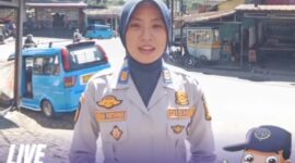 Petugas Dishub Memantau Arus Lalulintas