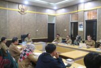 Pemkab Sukabumi menggelar rapat koordinasi untuk memantau stok, pasokan, dan harga pangan menjelang Ramadan. Sekda Sukabumi,