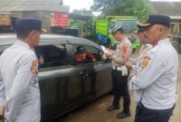 Satlantas Polres Sukabumi bersama Dinas Perhubungan menggelar razia taksi gelap di Palabuhanratu. Kendaraan tanpa izin yang terjaring langsung diamankan sebagai bentuk penegakan hukum.