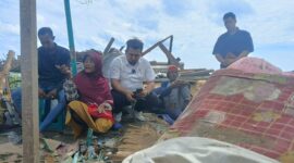 Nasib 87 jiwa dari 29 KK di Sukawayana, Kabupaten Sukabumi, menjadi sorotan setelah penggusuran tempat tinggal mereka.