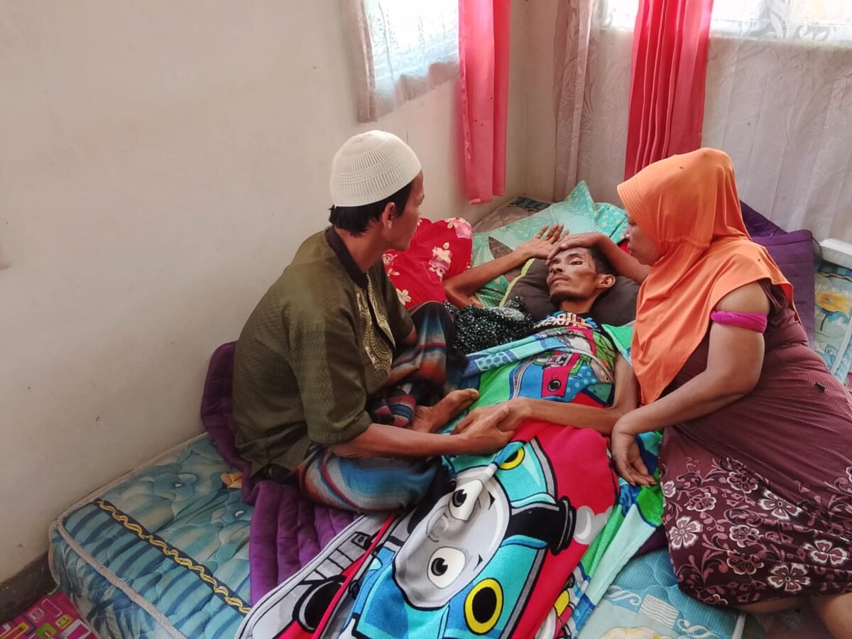 Kondisi Nurodin, warga Desa Cimanggu, semakin memprihatinkan setelah mengalami tekanan batin akibat permasalahan rumah tangga.