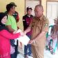 Penyerahan 66 Sertifikat Hak Atas Tanah (SHAT) bagi pelaku usaha mikro di Desa Sampora, Kecamatan Cikidang, resmi dilakukan. 