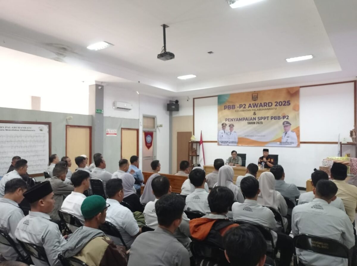 Camat Palabuhanratu, Deni Yudono, memimpin PBB-P2 Award 2025 sebagai bentuk apresiasi terhadap desa dan kelurahan dengan kinerja pajak terbaik.