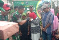 Kebahagiaan terpancar dari wajah Ibu Siti Maryam setelah rumahnya direnovasi melalui program Rutilahu dan diresmikan langsung oleh Dandim 0622/Kabupaten Sukabumi.