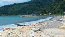 Pantai Cikembang, surga tersembunyi di Sukabumi yang menawarkan keindahan alami dan ketenangan. 