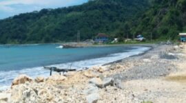 Pantai Cikembang, surga tersembunyi di Sukabumi yang menawarkan keindahan alami dan ketenangan. 