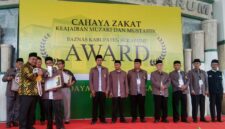 Ketua DPRD Kabupaten Sukabumi, Budi Azhar Mutawali, S.IP, menghadiri BAZNAS Kabupaten Sukabumi Awards 2025. Dalam kesempatan ini, beliau mengapresiasi kinerja BAZNAS serta mendorong transparansi dan inovasi dalam pengelolaan zakat.