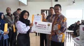 Sebanyak 150 putra-putri terbaik Kabupaten Sukabumi resmi mendapatkan beasiswa Bupati 2025 untuk melanjutkan pendidikan di Universitas Nusa Putra.