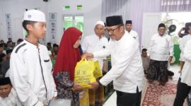 Pemerintah Kabupaten Sukabumi menggelar Muhibah Ramadhan 1446 H, dimulai dari Kecamatan Kadudampit. Kegiatan ini menjadi ajang silaturahmi sekaligus upaya percepatan pembangunan berbasis potensi daerah. !