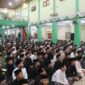 Bupati Sukabumi, H. Asep Japar, bersilaturahmi dengan masyarakat Nagrog dalam kegiatan Muhibah Ramadhan di Pondok Pesantren Azzainiyah. 