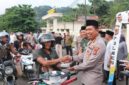 Polres Sukabumi menyalurkan 1.200 paket sembako untuk membantu warga terdampak bencana di Palabuhanratu. Bantuan ini diharapkan dapat meringankan beban masyarakat yang tengah menghadapi kesulitan.