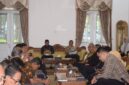 Wakil Bupati Sukabumi, H. Andreas, memimpin Rapat Koordinasi Penyusunan RPJMD 2025-2029 di Pendopo Sukabumi. Fokus utama dalam perencanaan ini adalah penguatan sosio-ekonomi dan tata kelola pemerintahan di sektor unggulan sebagai transformasi pembangunan daerah.