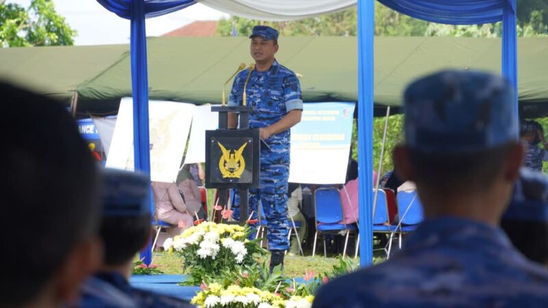 Bupati Sukabumi H. Asep Japar menghadiri bakti sosial yang diselenggarakan oleh TNI AU dalam rangka HUT ke-79 TNI AU di Parakansalak, Sukabumi.