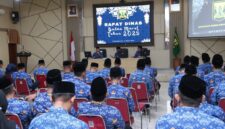 Bupati Sukabumi, H Asep Japar, memimpin rapat dinas bulanan yang membahas berbagai isu strategis, mulai dari penanganan kemacetan jelang Hari Raya, stabilitas harga bahan pokok, hingga dukungan bagi UMKM.