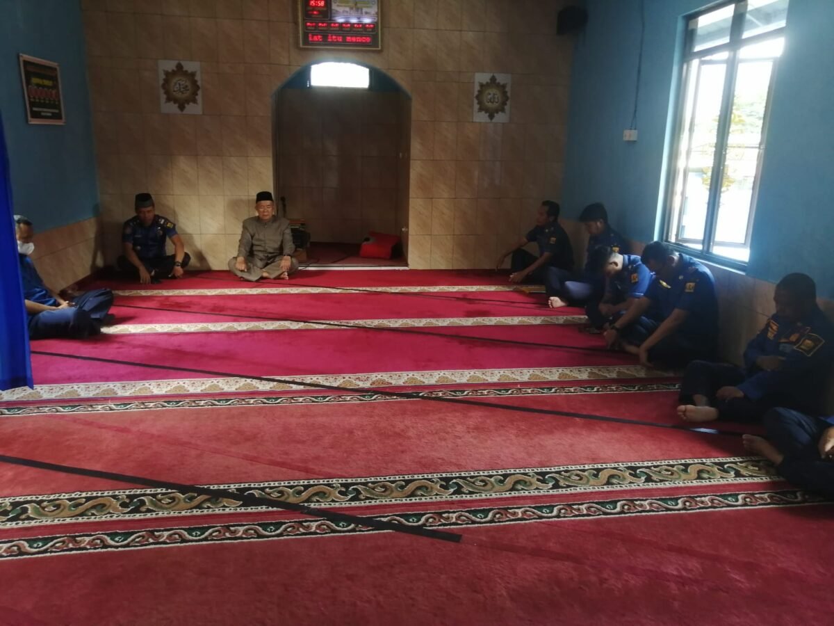 Pengajian rutin setiap Senin di Pos Dinas Pemadam Kebakaran dan Penyelamatan Palabuhanratu terus dilaksanakan.
