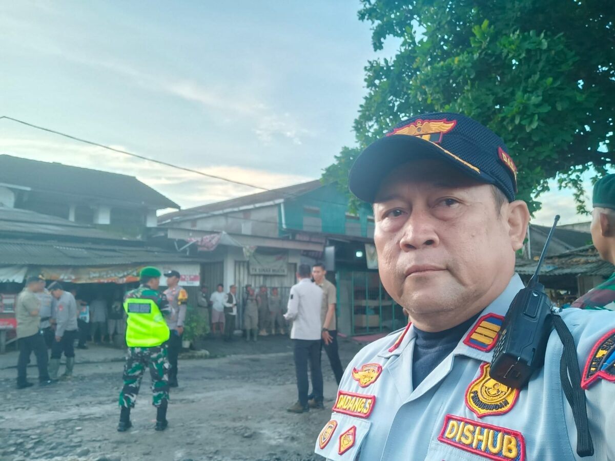 UPTD Dishub Palabuanratu bersama Dinas Perhubungan Kabupaten Sukabumi melakukan pengamanan arus lalu lintas guna mengantisipasi kemacetan selama kunjungan Wakil Presiden RI dan Gubernur Jawa Barat ke Kabupaten Sukabumi.